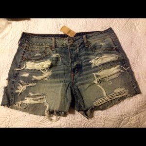 New with tags American Eagle distressed shorts!