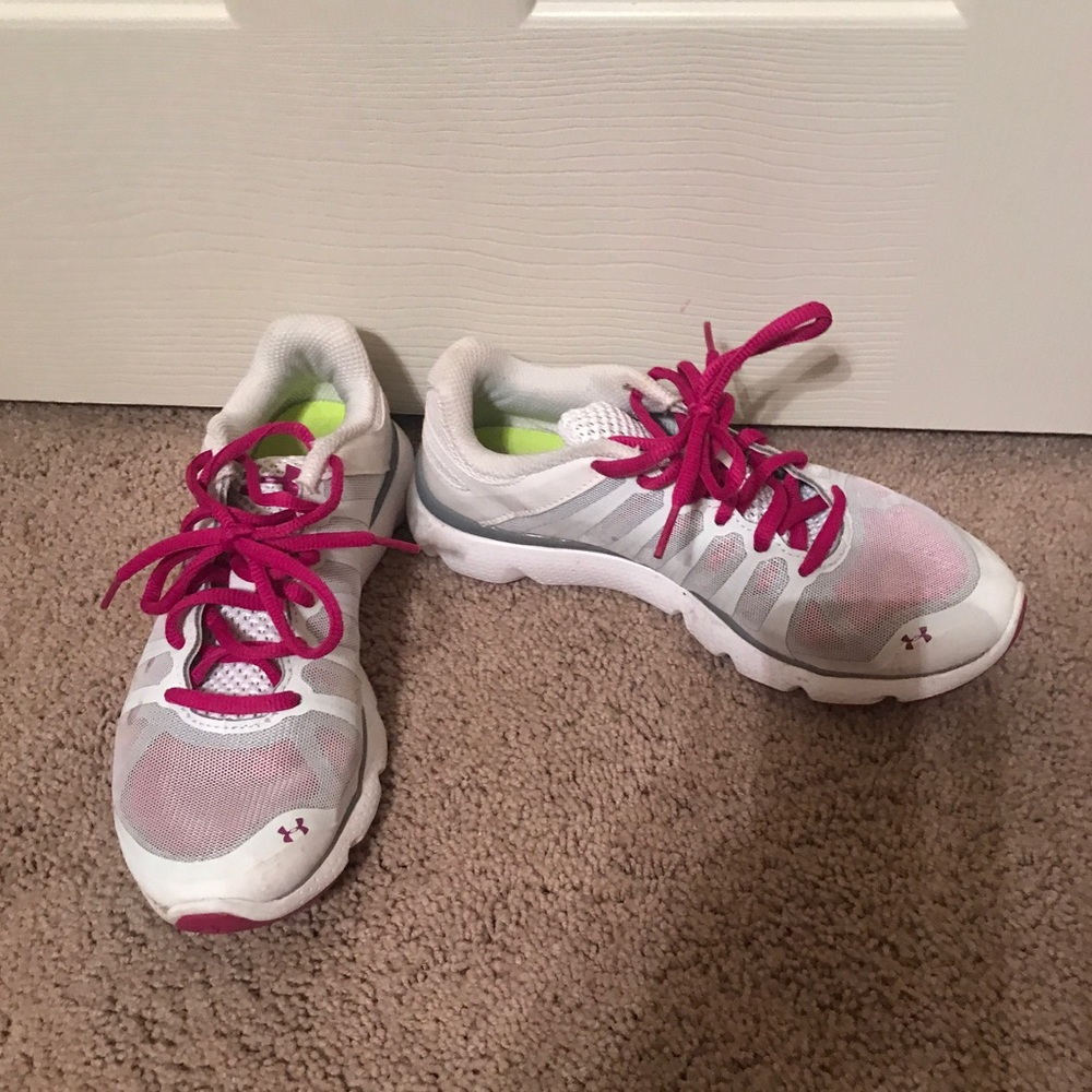 Under Armour women's tennis shoe!