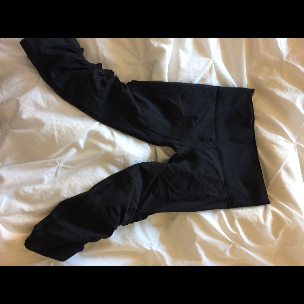 Lululemon size 2 crop dark grey stretch