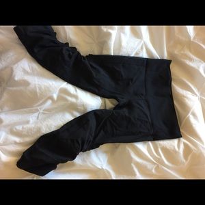 Lululemon size 2 crop dark grey stretch