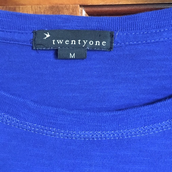 Long Sleeve Tee 💙 - Picture 2 of 2