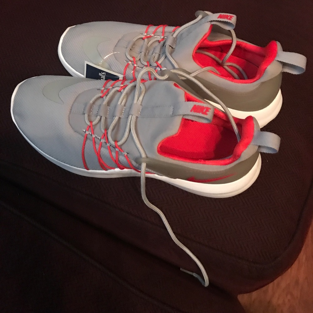 6.5 Y! Boys/Youth New Nikes
