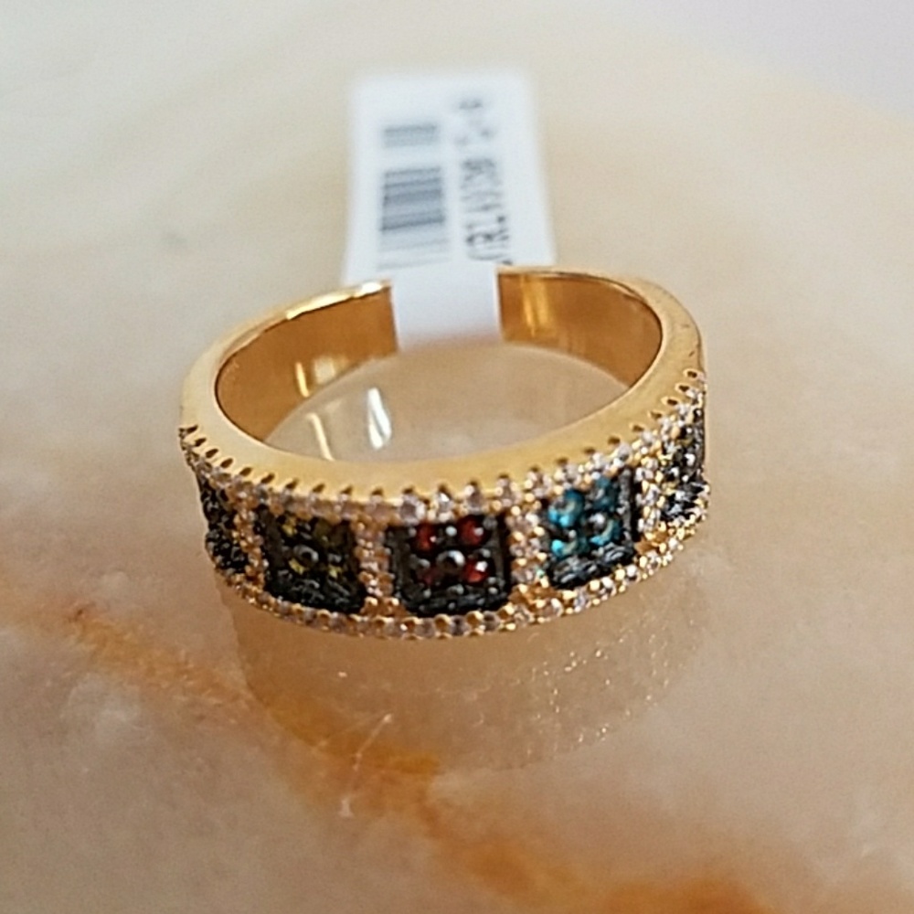 14k yellow gold plated CZ Wedding Band - Picture 5 of 7