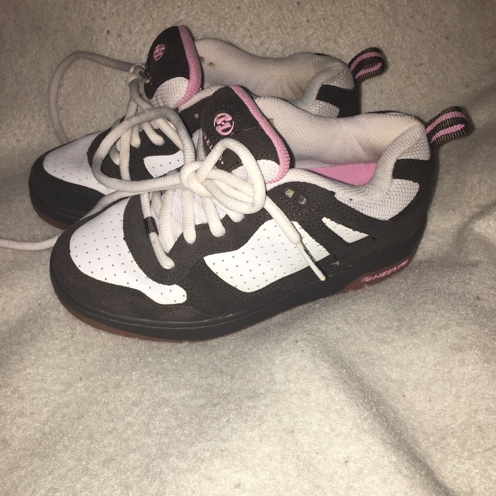 HEELYS FOR GIRLS GOOD CONDITION