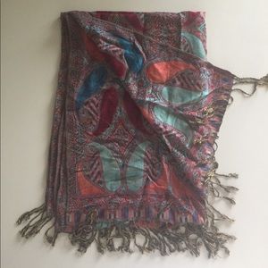 Multicolored scarf with tassels