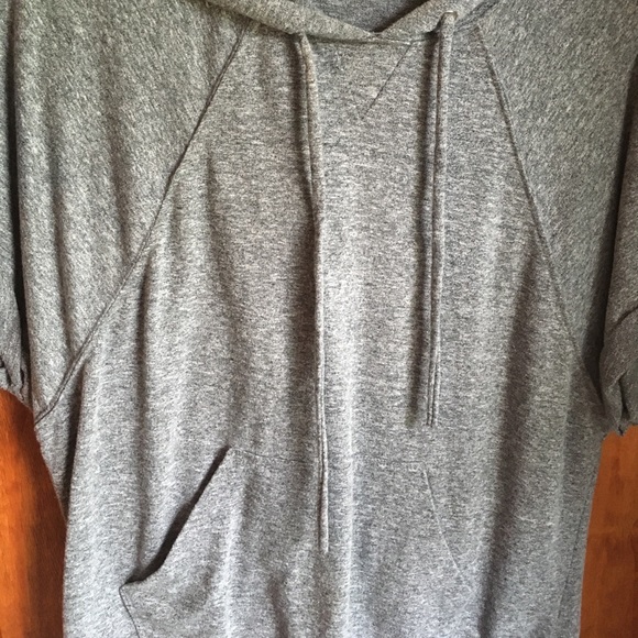 Hooded Short Sleeve Sweater - Picture 3 of 4