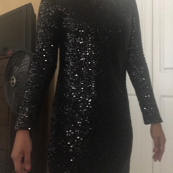 Fitted sequins dress - Picture 3 of 3