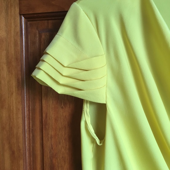 Yellow Blouse 🌻 - Picture 2 of 5