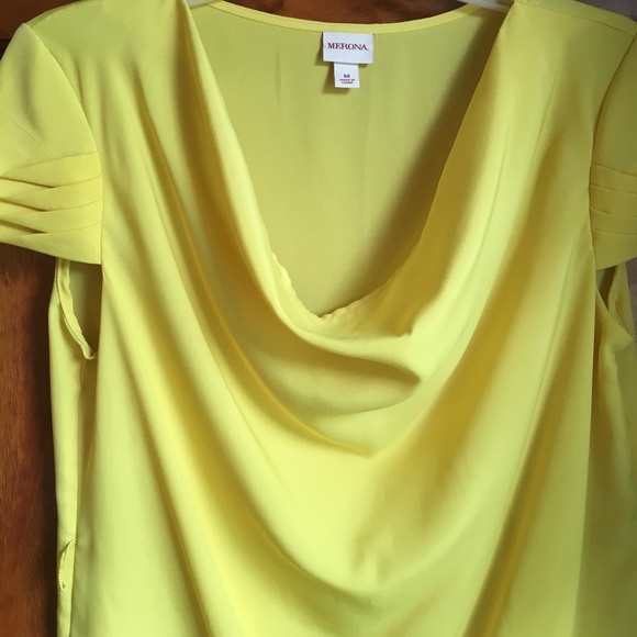 Yellow Blouse 🌻 - Picture 4 of 5