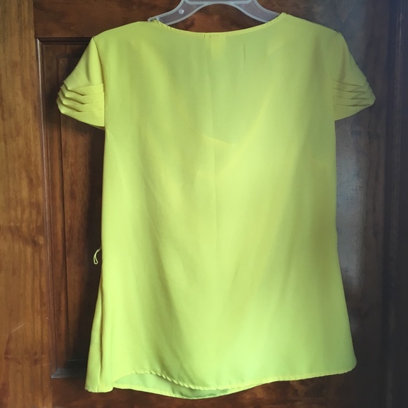 Yellow Blouse 🌻 - Picture 5 of 5