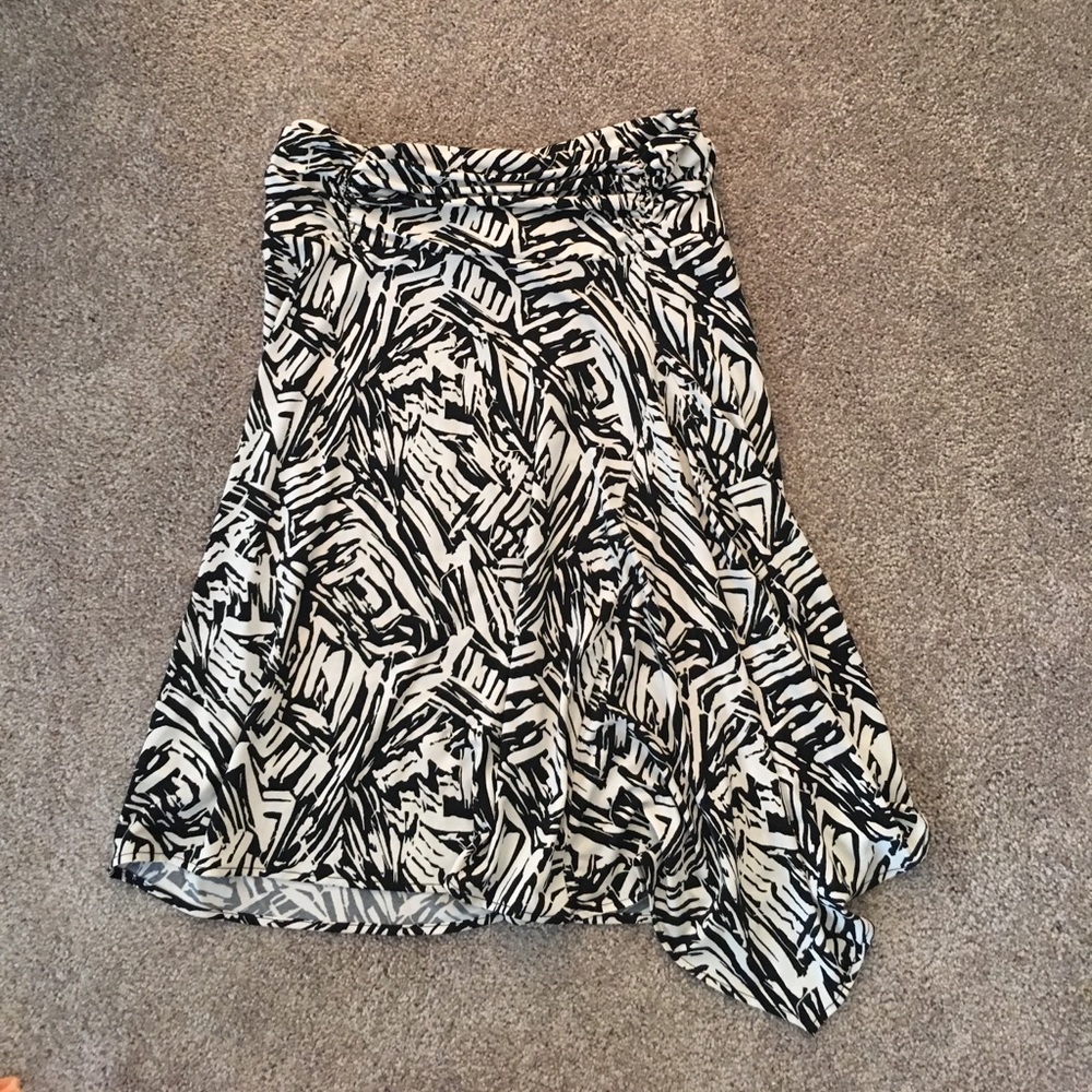 BCBG maxazria skirt, size medium.