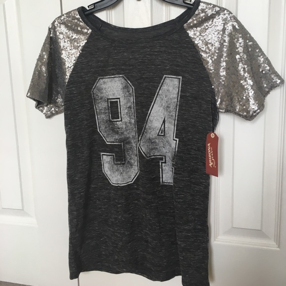 NWT🌟 Grey Top With Sequins - Picture 1 of 3
