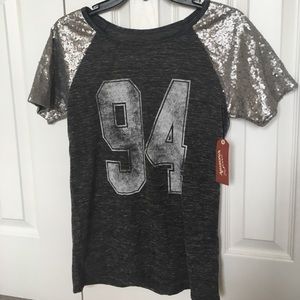 NWT🌟 Grey Top With Sequins