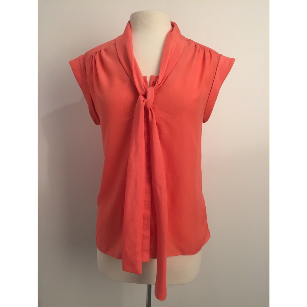 Peach bttn down tie neck slvless blouse