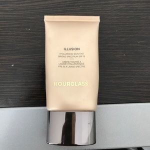 Hourglass Hyaluronic Skin Tint "Shell"