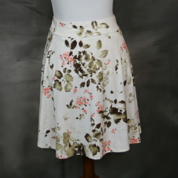 Renee C. Dresses & Skirts - NWT Stitch Fix Renee C. Floral sueded skirt. L