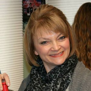 Meet your Posher, Elaine