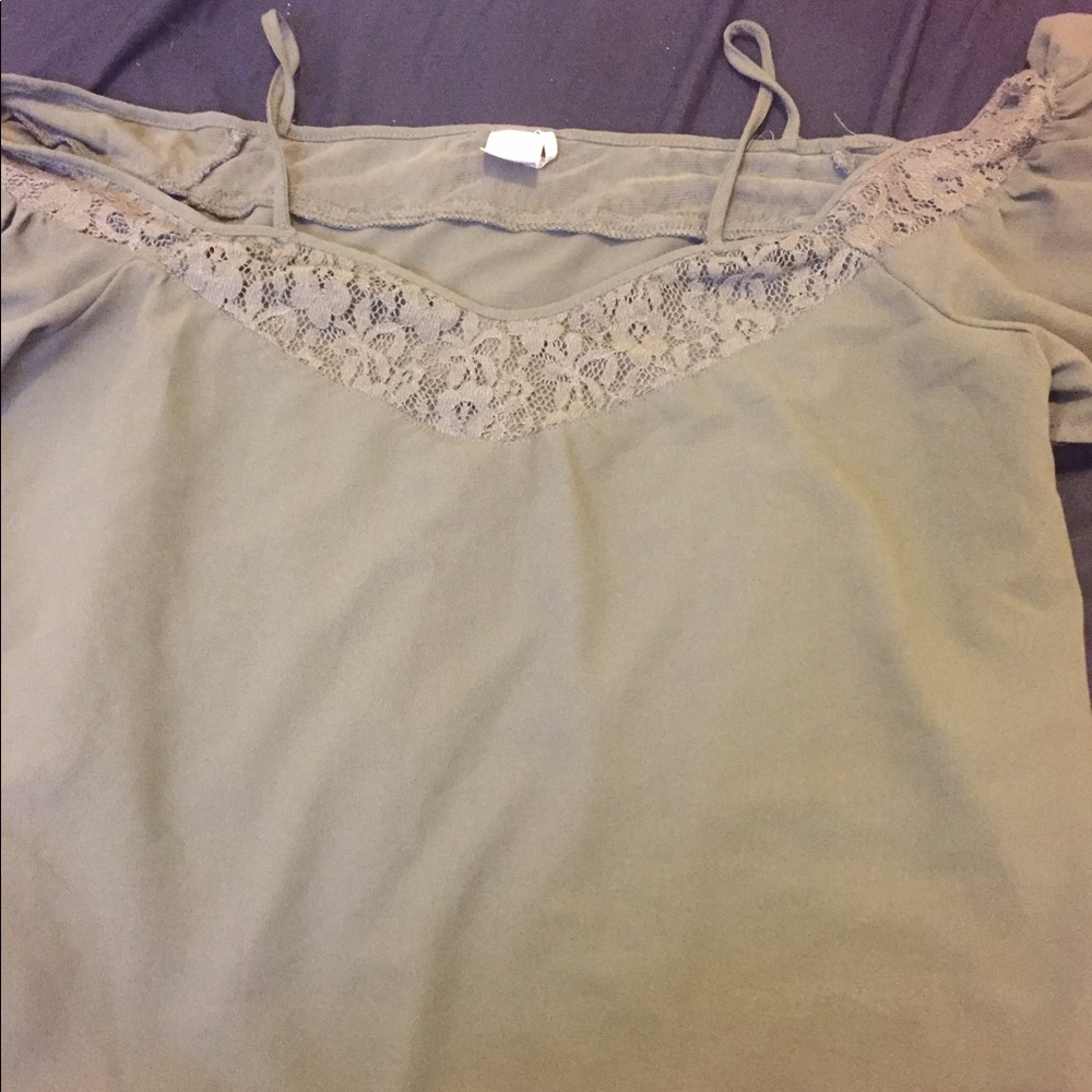 Green blouse with lace