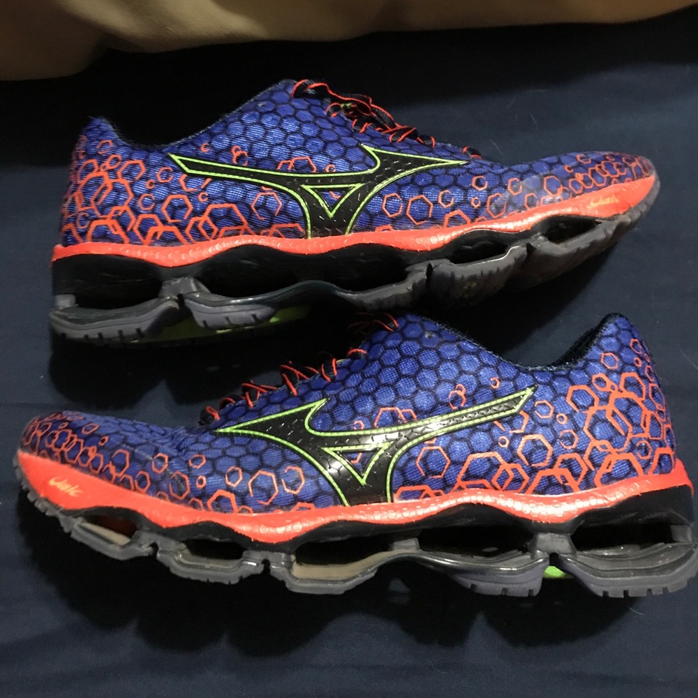 Mizuno shoes size 10