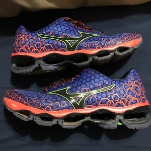 Mizuno shoes size 10