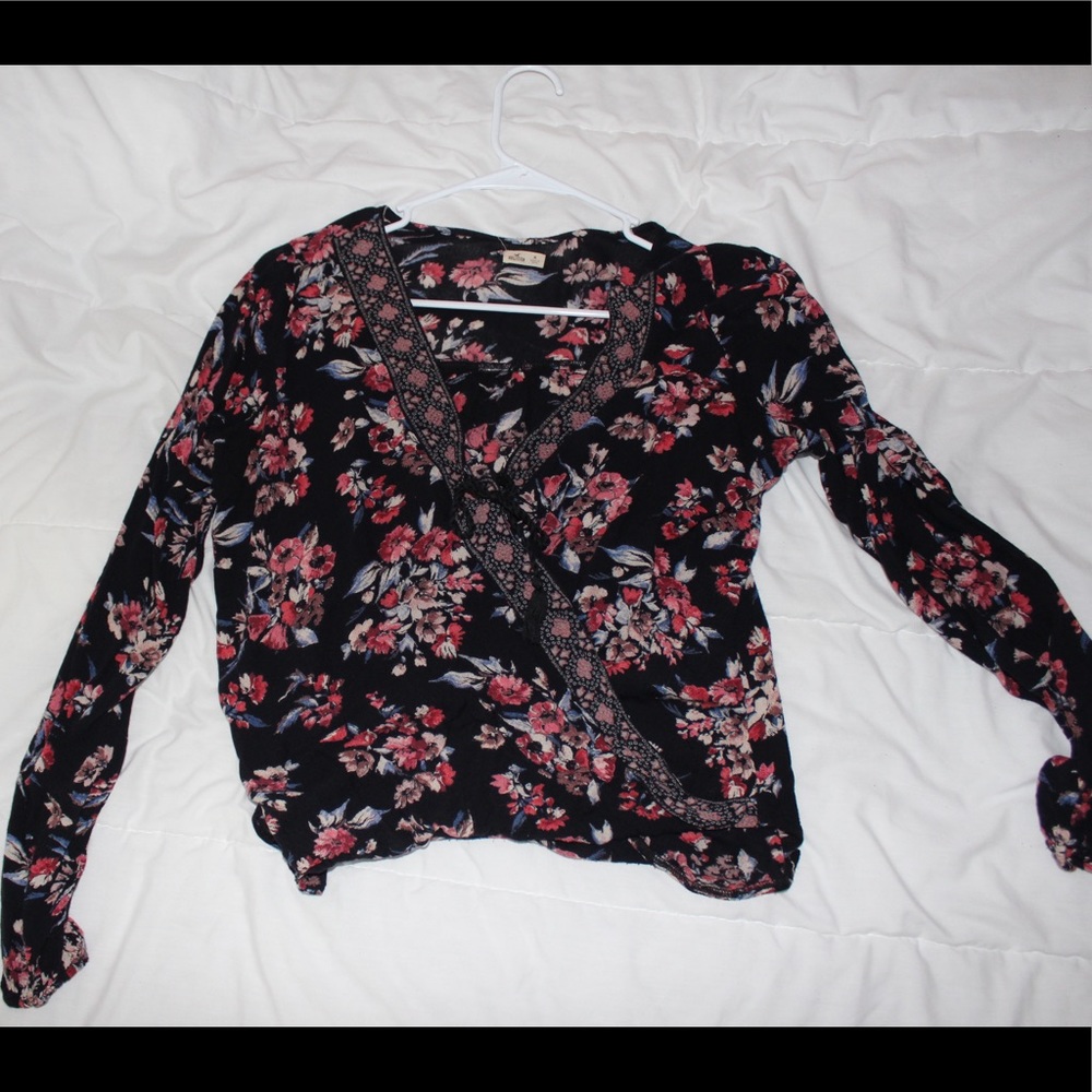 Beautiful wrap shirt 🌺🌸🌷
