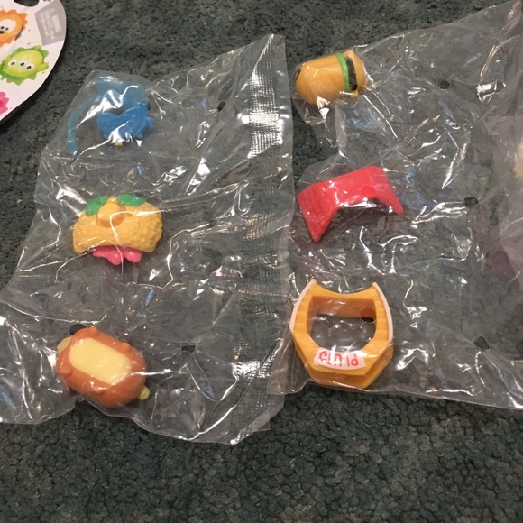 NIP 4/12 series 3 mystery packs NEW. - Picture 3 of 5