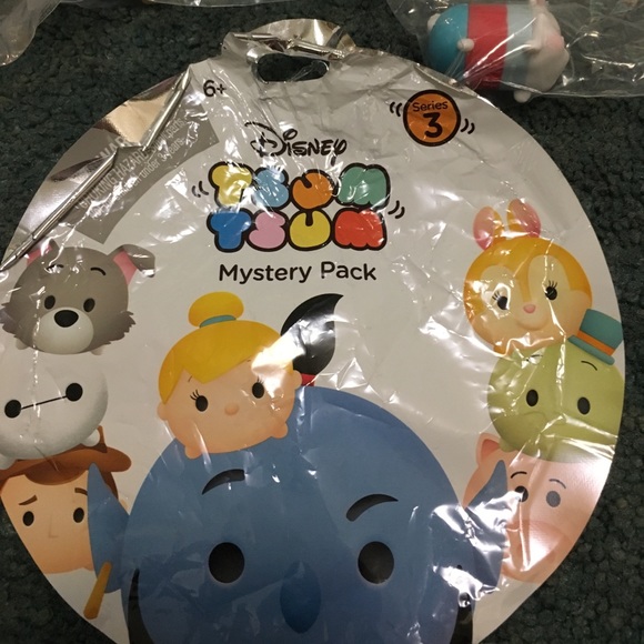 NIP 4/12 series 3 mystery packs NEW. - Picture 4 of 5