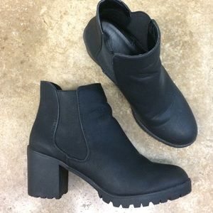 Heeled ankel boots