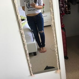 hollister low rise dark wash ripped skinny jeans