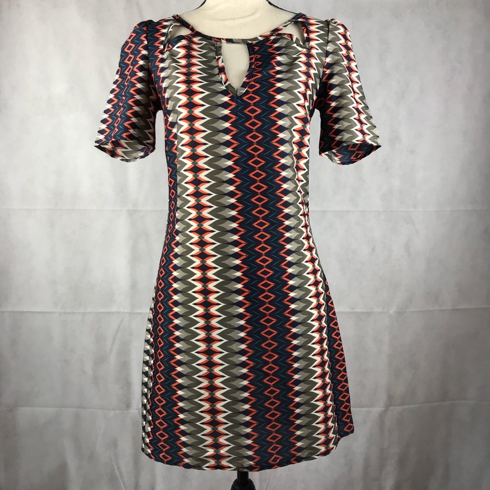 Deja Vu Dress Zig Zag Short Sleeve w/Back Zipper