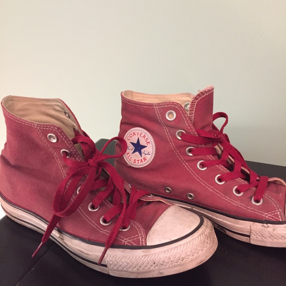 Size 7 red high top converse