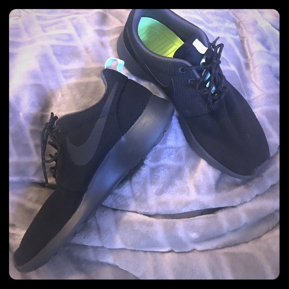 NIKE -Roshe - Run - Picture 1 of 5
