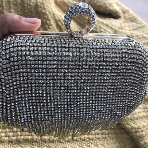 A Small Gold Designer clutch - Picture 4 of 7