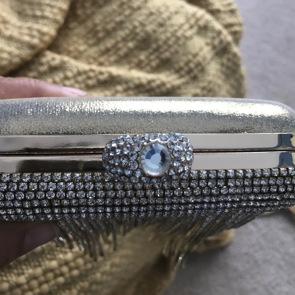 A Small Gold Designer clutch - Picture 5 of 7