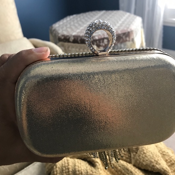 A Small Gold Designer clutch - Picture 6 of 7