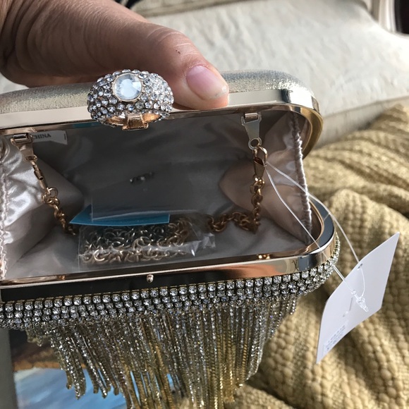 A Small Gold Designer clutch - Picture 2 of 7