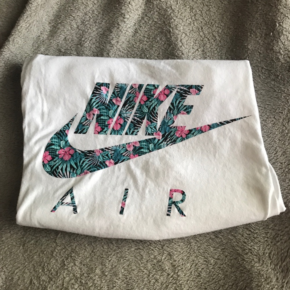 FINAL PRICE ✔️ NWOT Nike Air Shirt