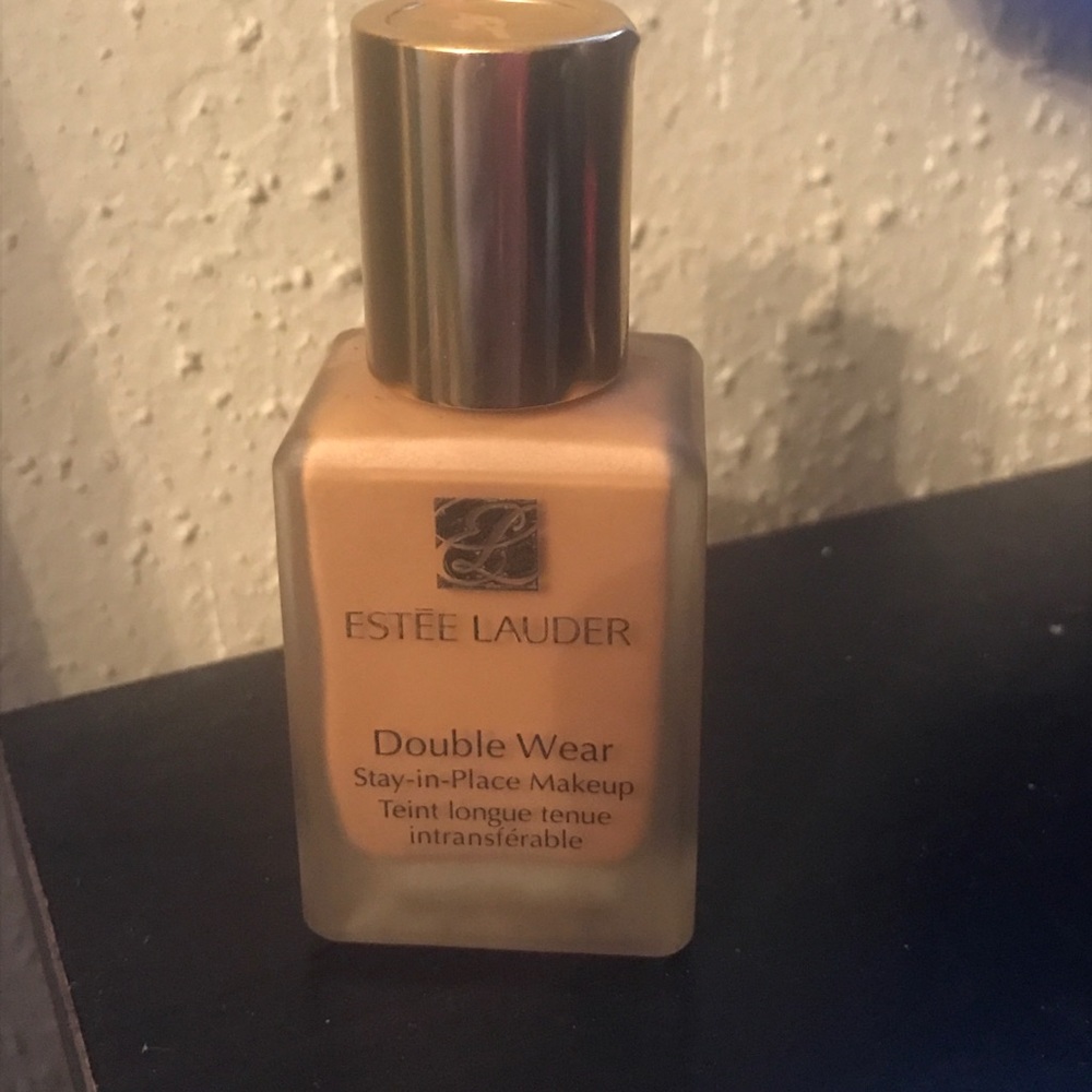 Estee Luader Double Wear Foundation