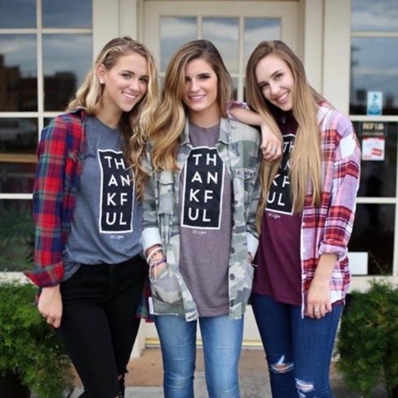 LAST 1!!! XL Cranberry Thankful luxury graphic tee - Picture 4 of 8