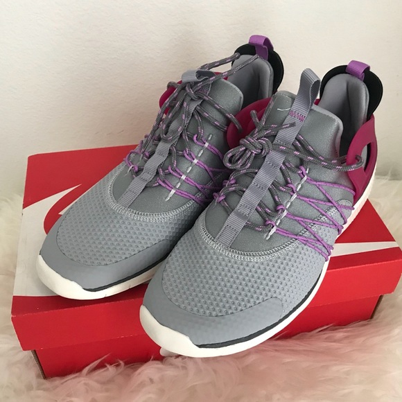 Nike Shoes - NEW Women's Nike Free Viritous Sneakers -MSRP $110