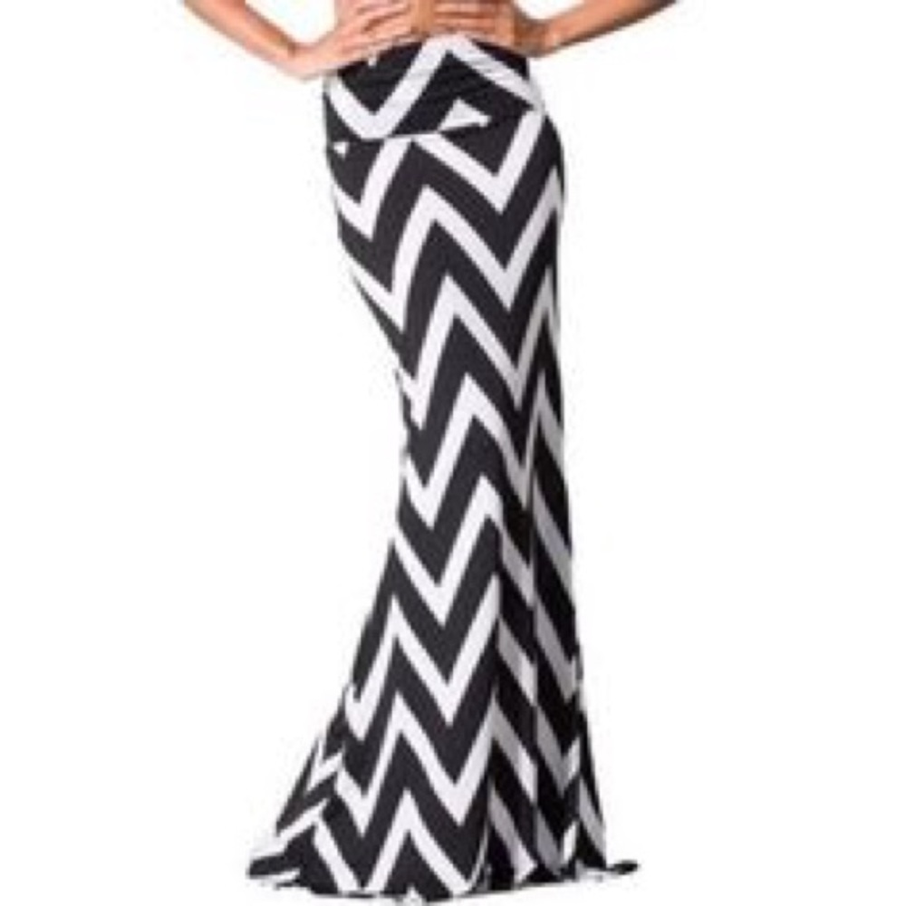 Black and white patterned maxi skirt