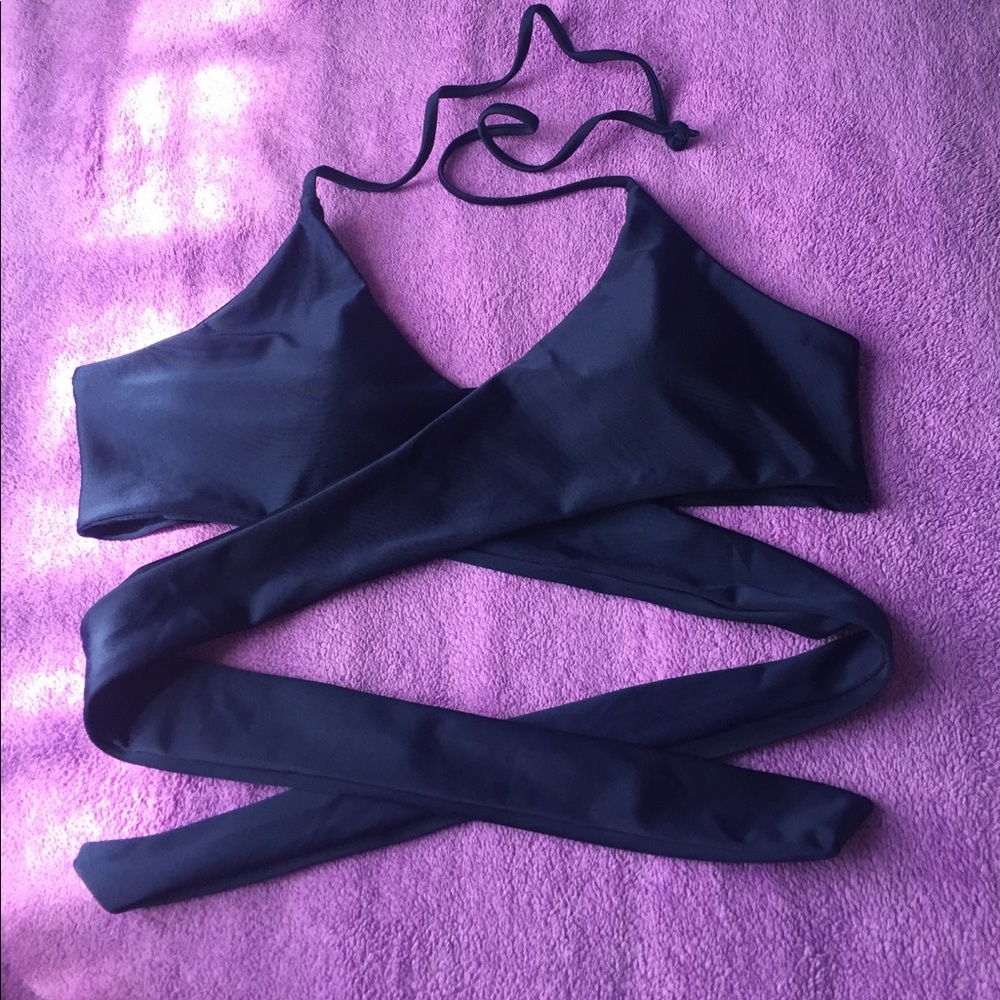 Strapped bikini top