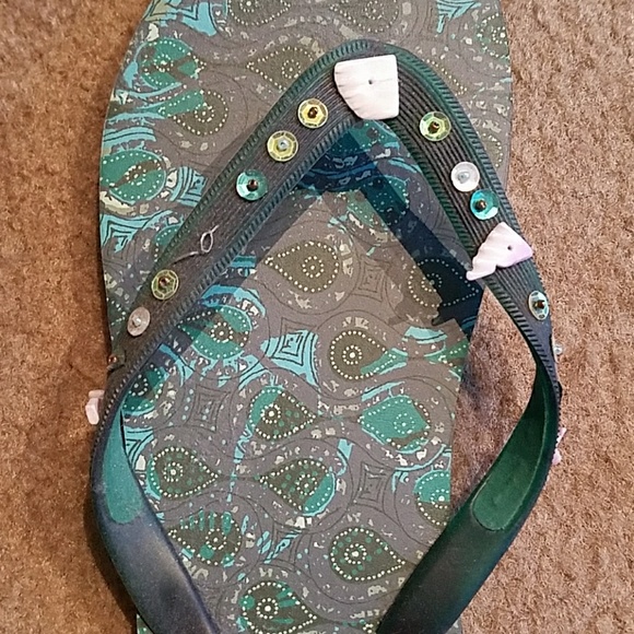 NEW Old Navy shell flip flops - Picture 2 of 3