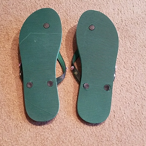 NEW Old Navy shell flip flops - Picture 3 of 3