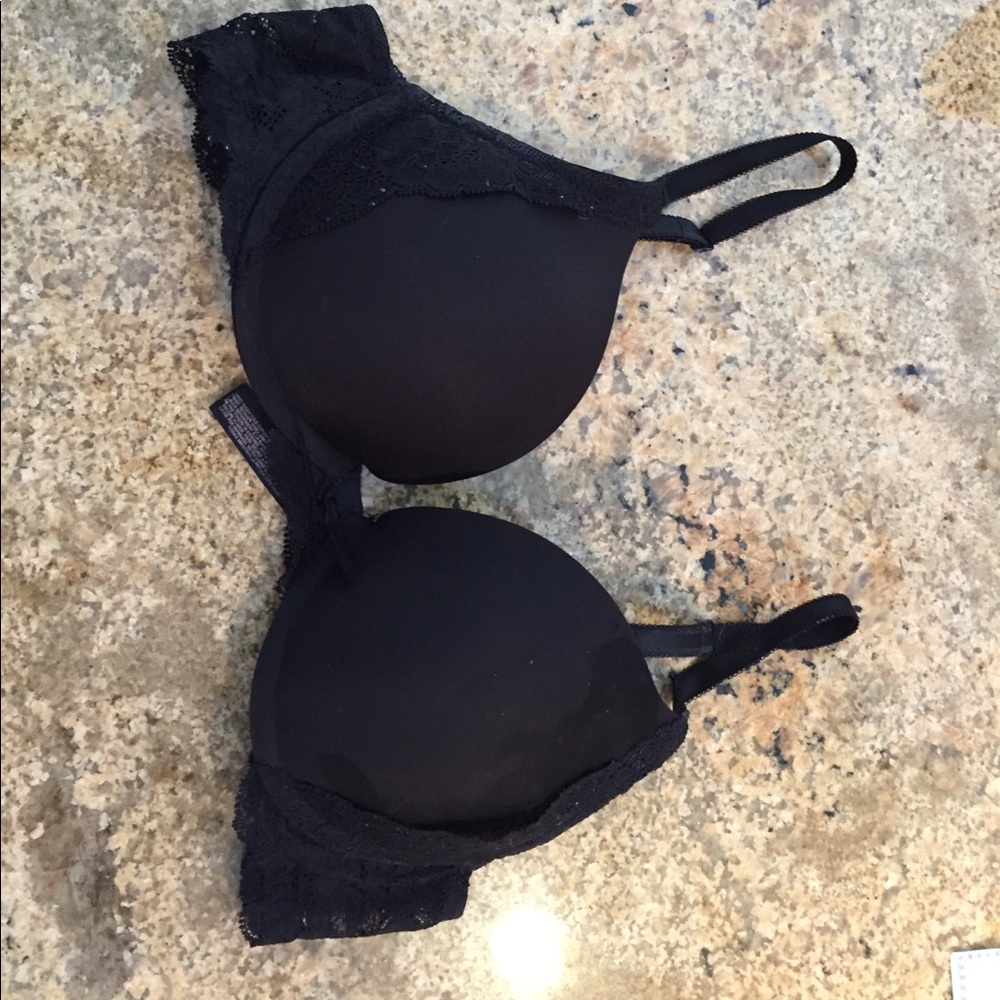 Black Victoria's Secret bra