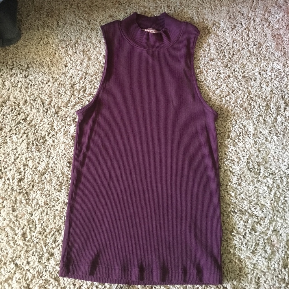 High neck tank top maroon