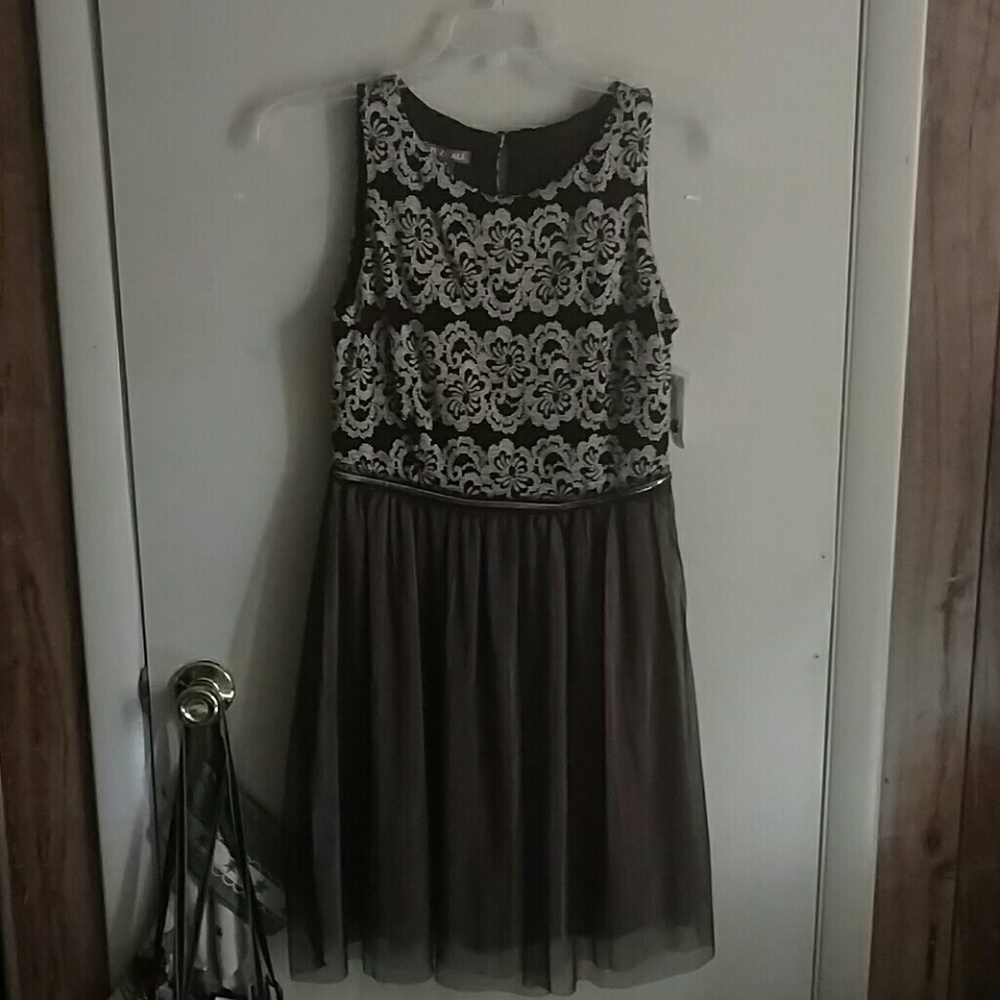 Black and Gold Sleeveless dress