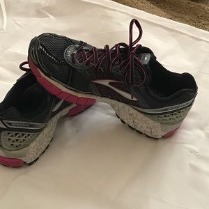 BRIOKS RUNNING SHOES