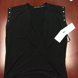 New sleeveless shirt with tags