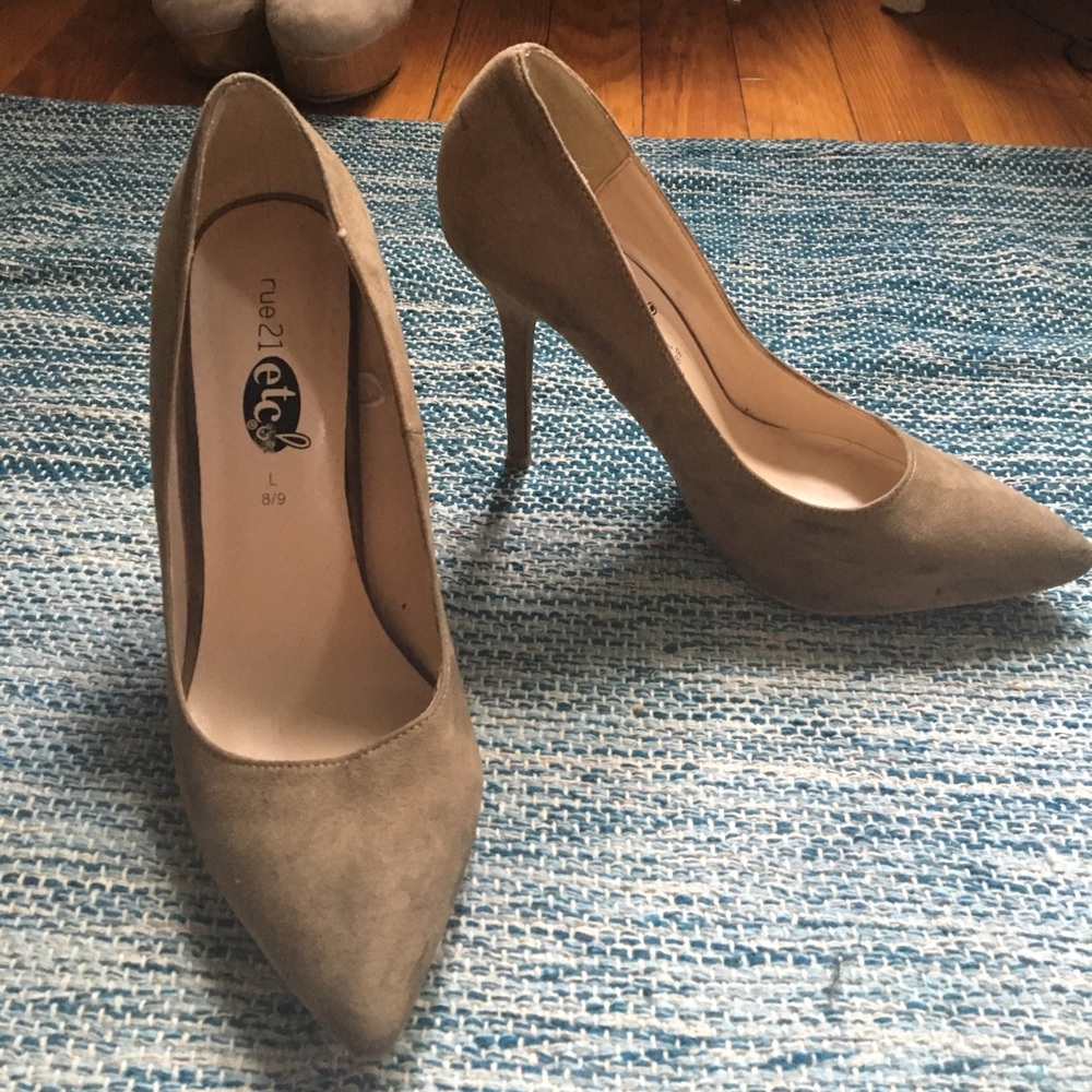 Tan Suede Rue 21 stilleto Size: 8/9
